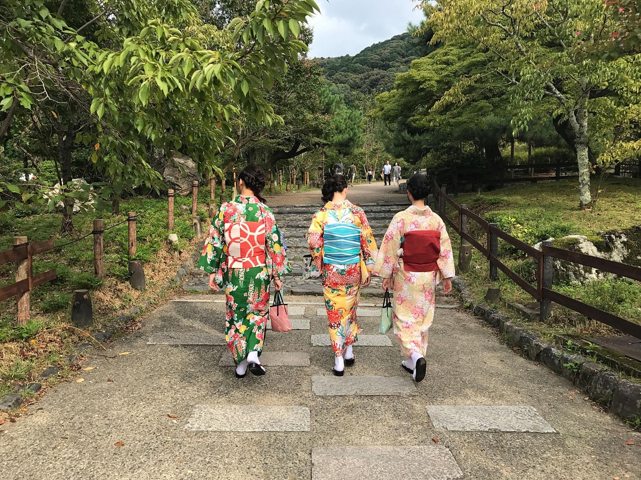 美しく仕上げる着物の着付け